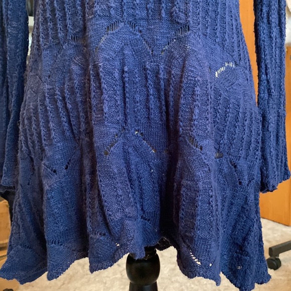 Blue knitted sweater with lace - Picture 4 of 4